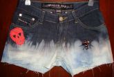 Shorts jeans customizado - aplique de caveira